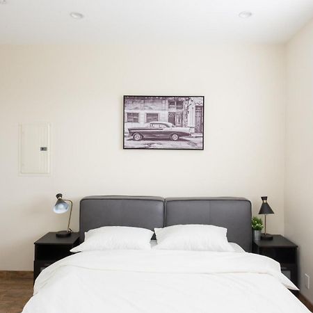 Three-Bedroom Hollywood Condo Los Angeles Exterior foto