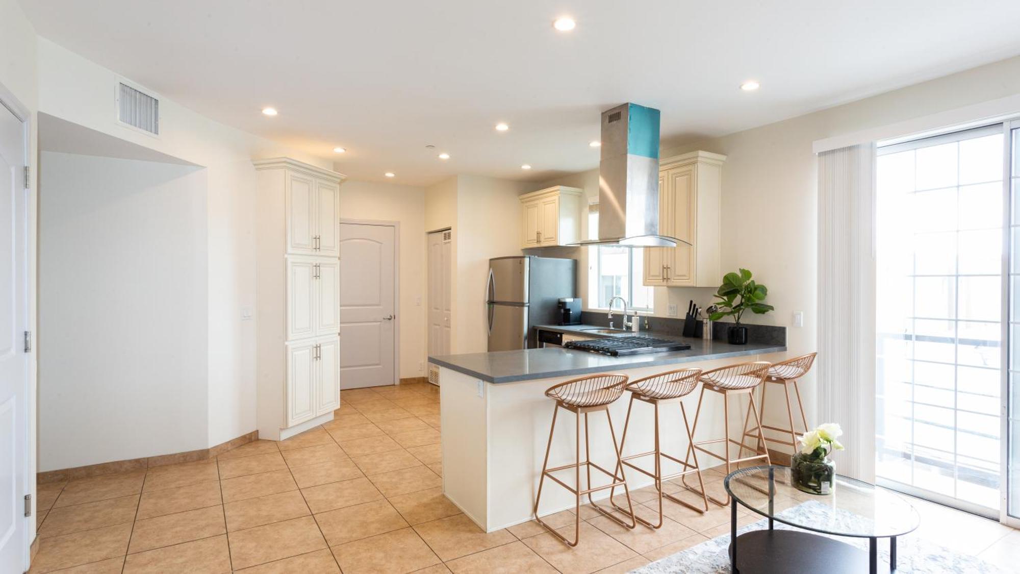 Three-Bedroom Hollywood Condo Los Angeles Exterior foto